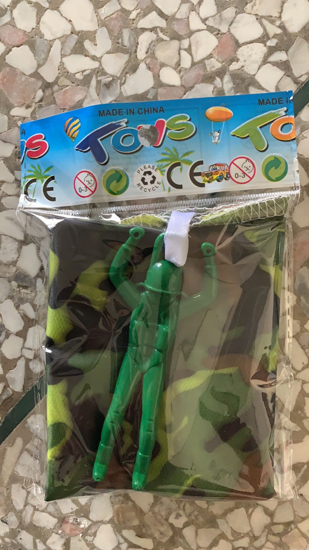 Throw Parachute Soldier Flying Toy for Kids